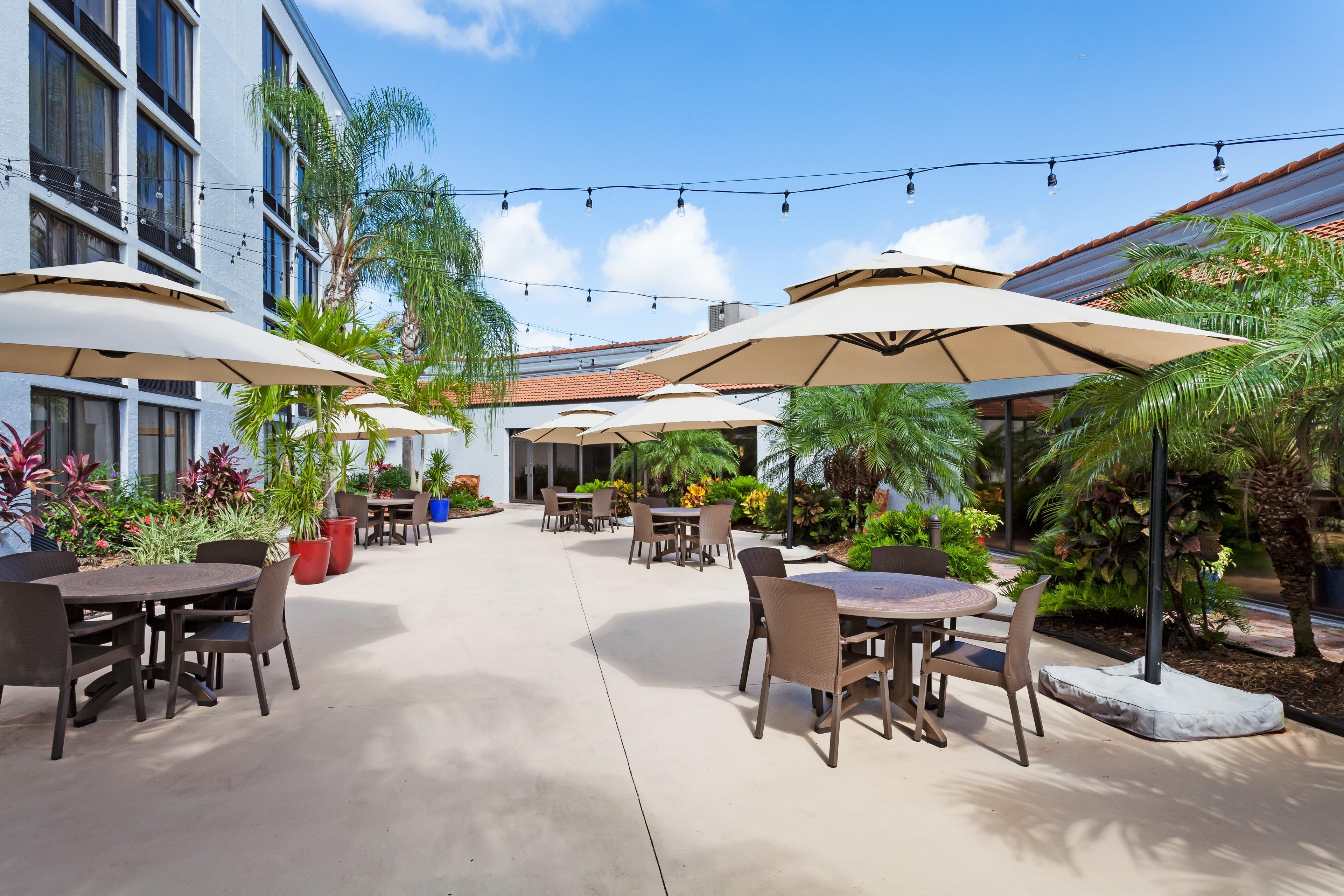 Doubletree By Hilton Fort Myers At Bell Tower Shops Hotel Exterior photo