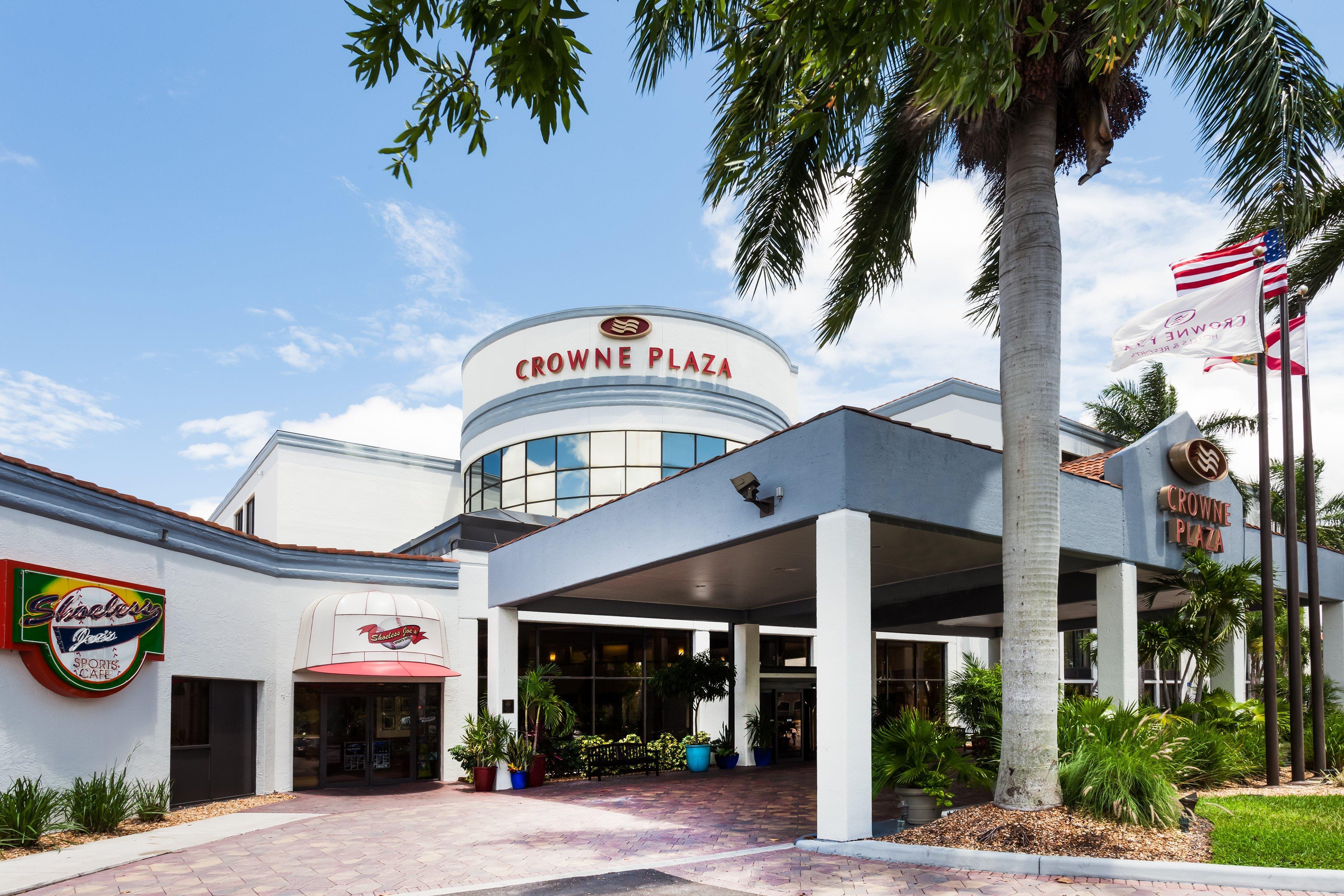 Doubletree By Hilton Fort Myers At Bell Tower Shops Hotel Exterior photo