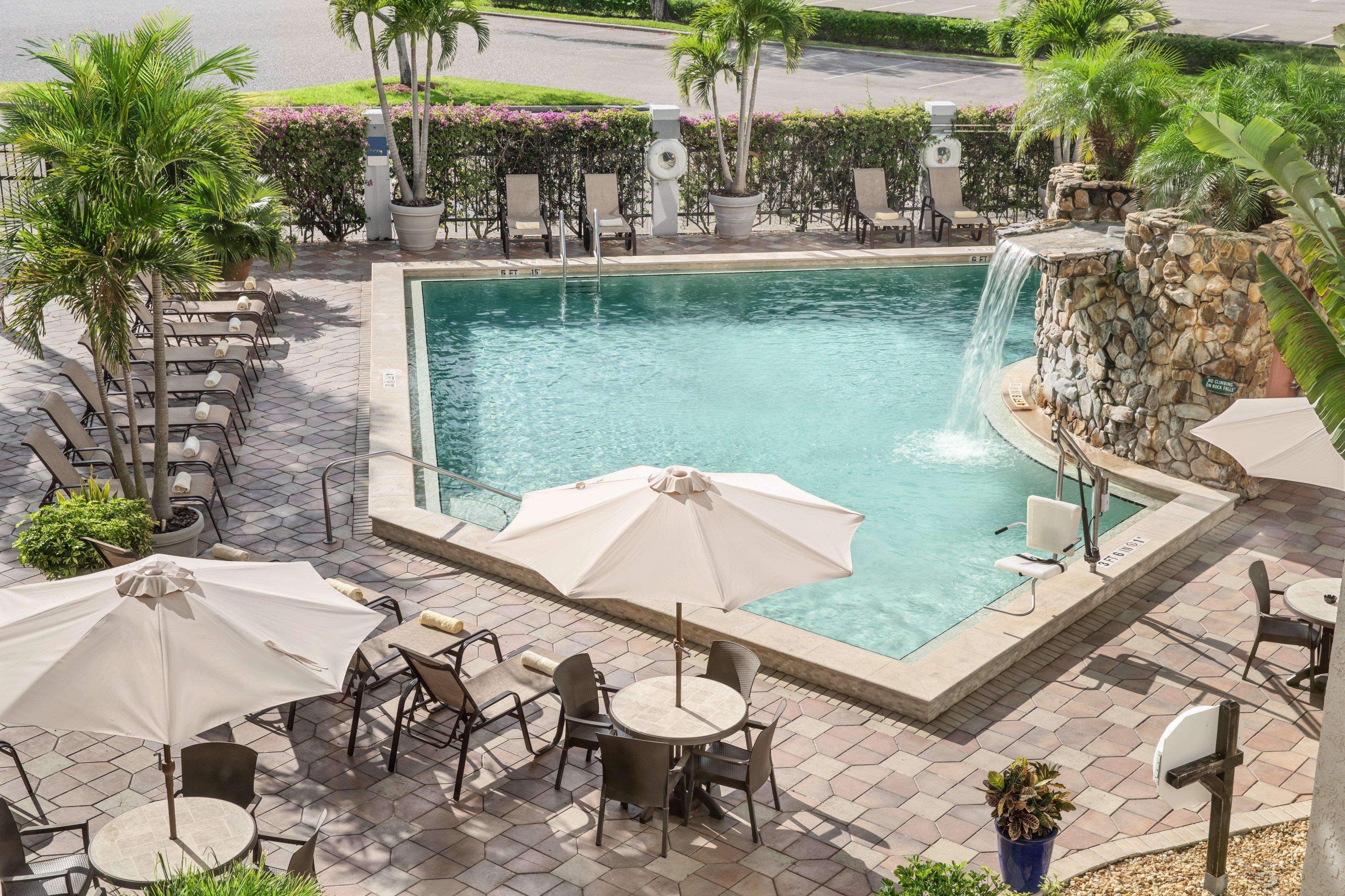 Doubletree By Hilton Fort Myers At Bell Tower Shops Hotel Exterior photo