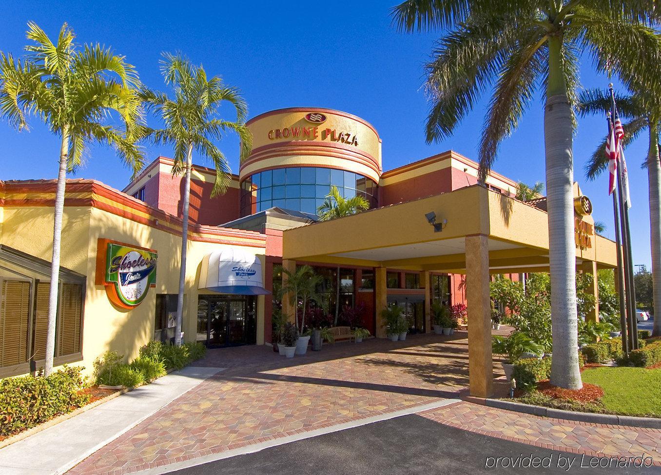 Doubletree By Hilton Fort Myers At Bell Tower Shops Hotel Exterior photo