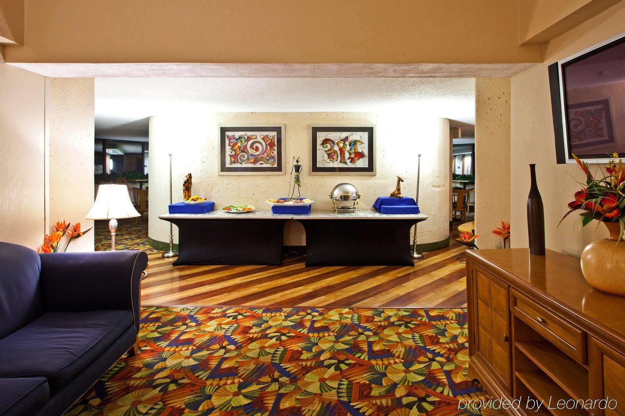 Doubletree By Hilton Fort Myers At Bell Tower Shops Hotel Interior photo