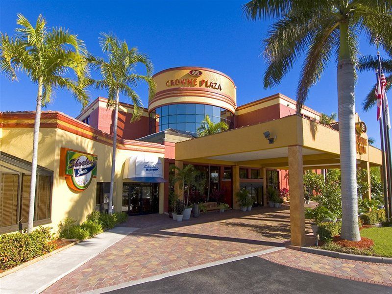 Doubletree By Hilton Fort Myers At Bell Tower Shops Hotel Exterior photo