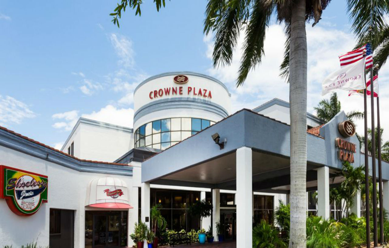 Doubletree By Hilton Fort Myers At Bell Tower Shops Hotel Exterior photo